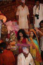 Amrita Rao, Shreya Ghoshal seeks blessings from Lalbaug Ka Raja Ganpati on 30th Aug 2009 (3).jpg